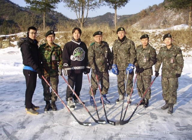 군부대 Pond Hockey 지원